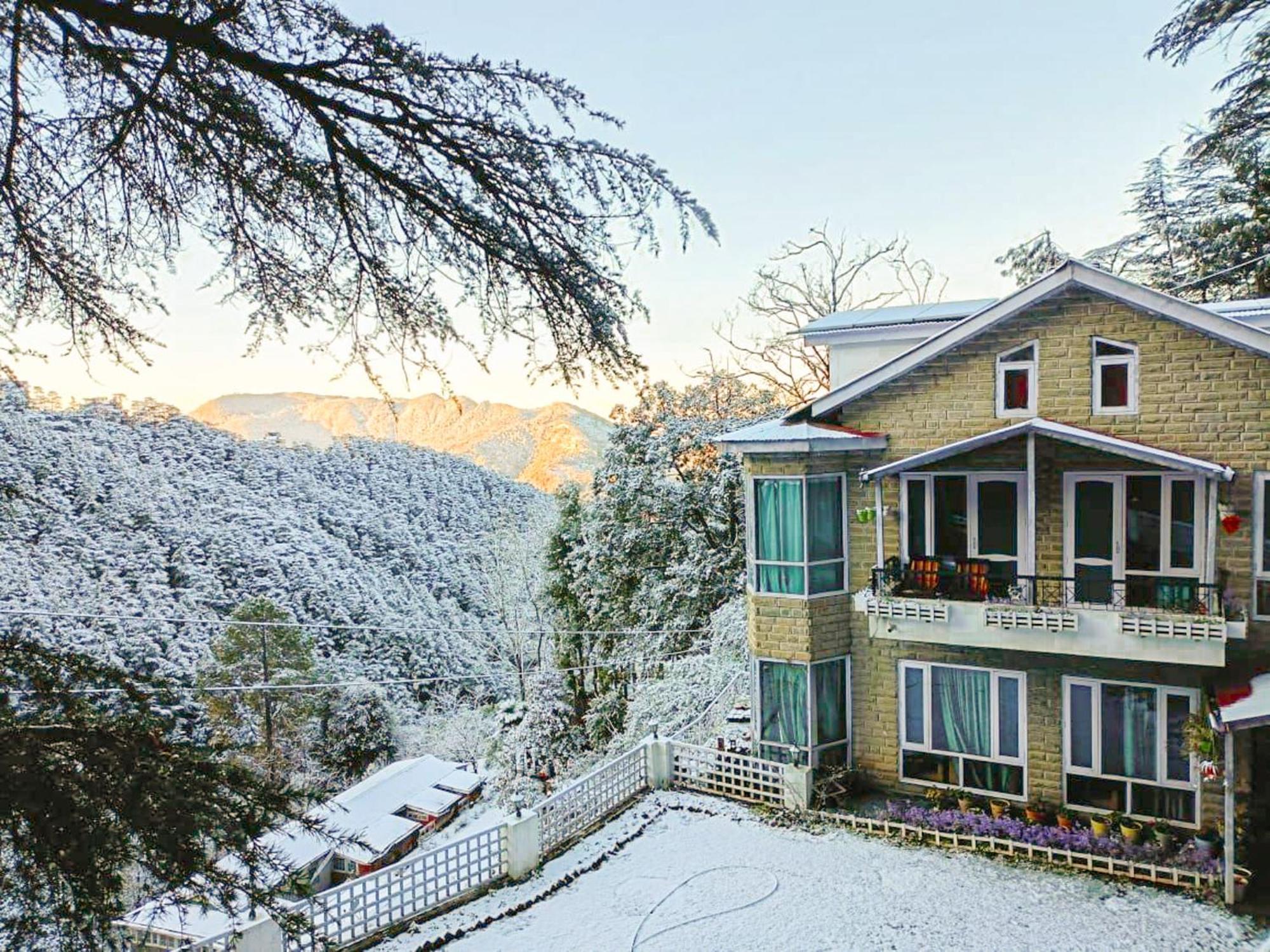 Villa Whispering Pines Shimla Exterior foto